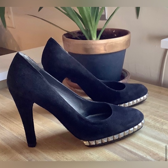 Rare Stuart Weitzman Black Suede Studded Platform Pumps Size 7 - Picture 6 of 8